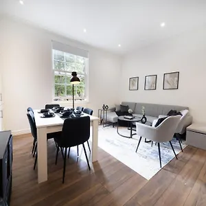 Excellent 3 Bedroom, 3 Baths, Centre, Netflix, Amazing Location! Apartment