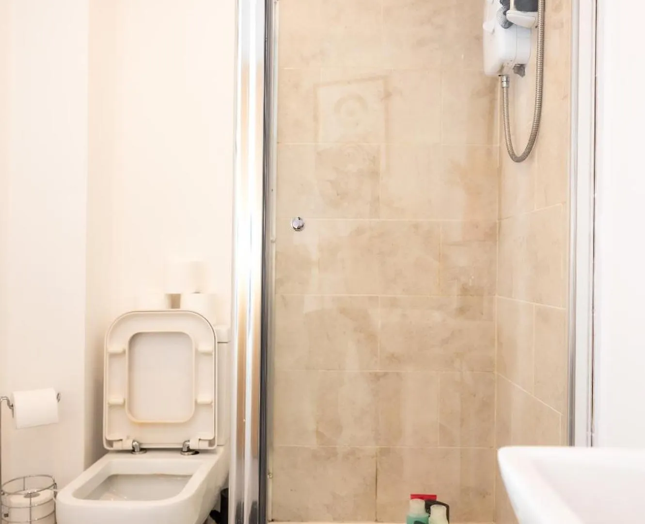 Corporate-Friendly 2Br Apartment In Leeds, Near Kirkstall Shopping Centre Leeds  0*, Leeds (West Yorkshire)