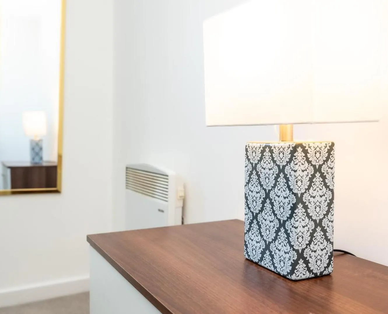 Corporate-Friendly 2Br Apartment In Leeds, Near Kirkstall Shopping Centre Leeds
