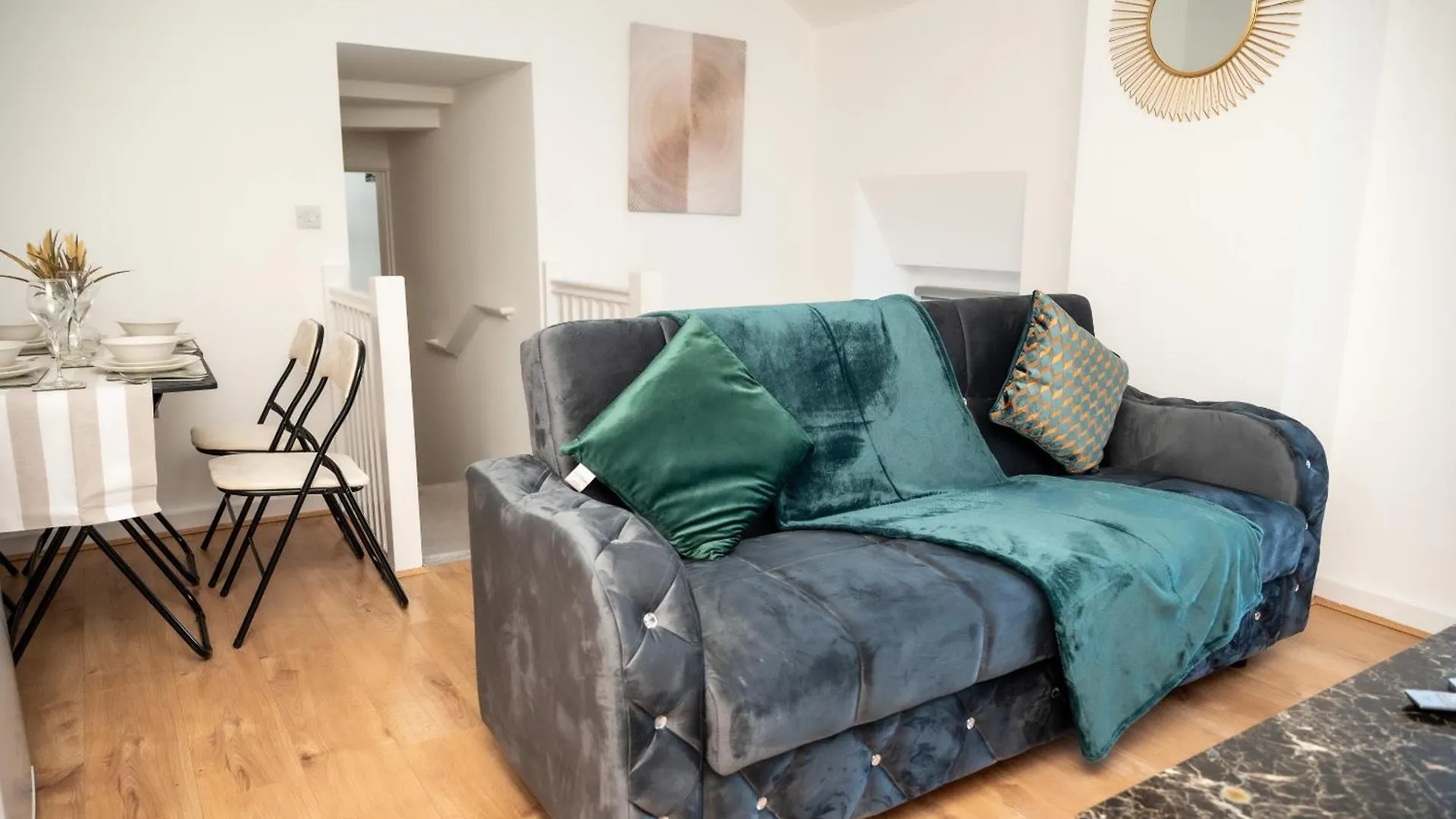 Corporate-Friendly 2Br Apartment In Leeds, Near Kirkstall Shopping Centre Leeds  0*, Leeds (West Yorkshire) United Kingdom
