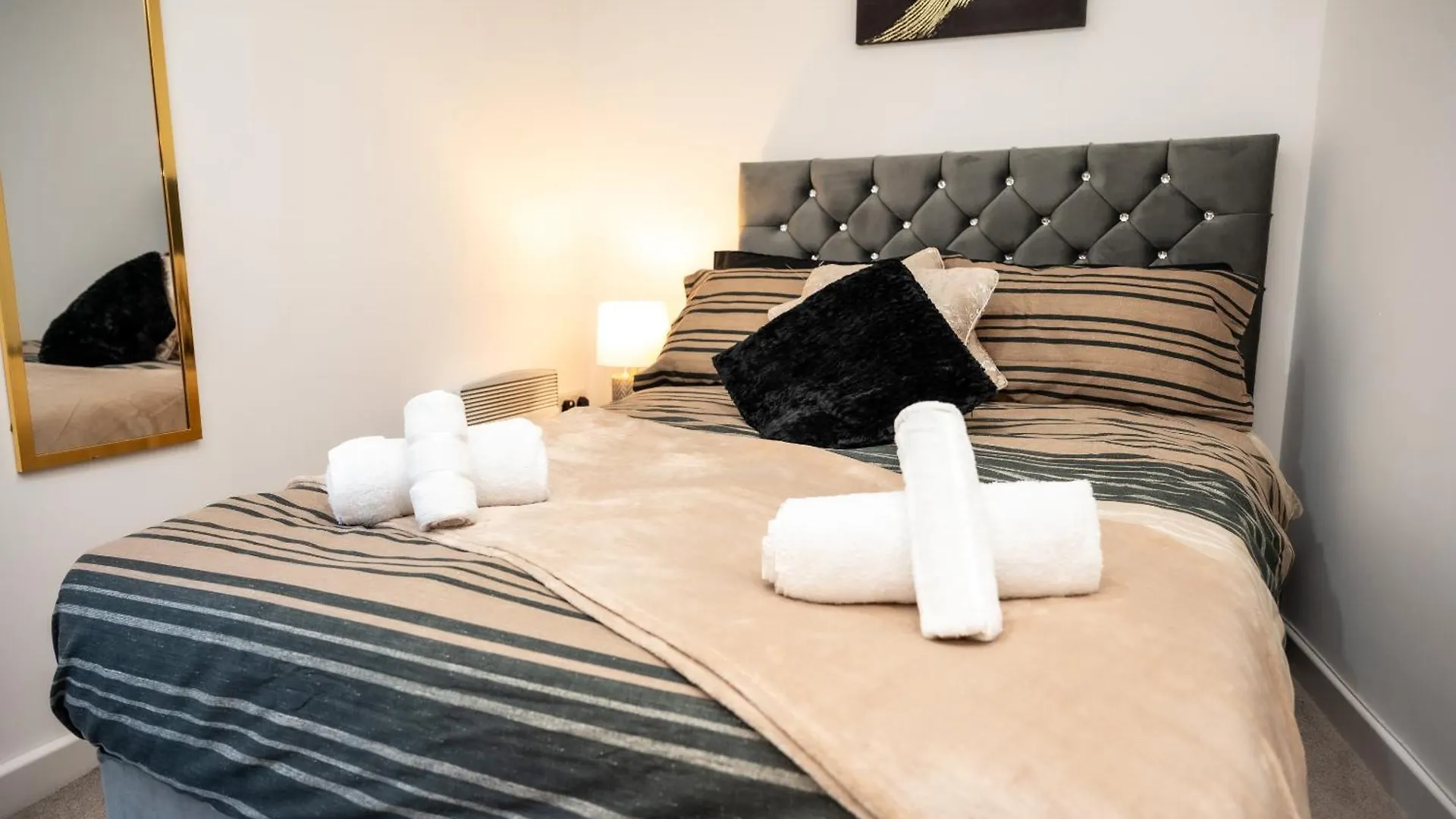 Corporate-Friendly 2Br Apartment In Leeds, Near Kirkstall Shopping Centre Leeds   Leeds (West Yorkshire)